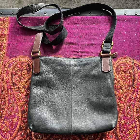 Fossil Black Leather Crossbody Bag with Brass Accents - Picture 2 of 11